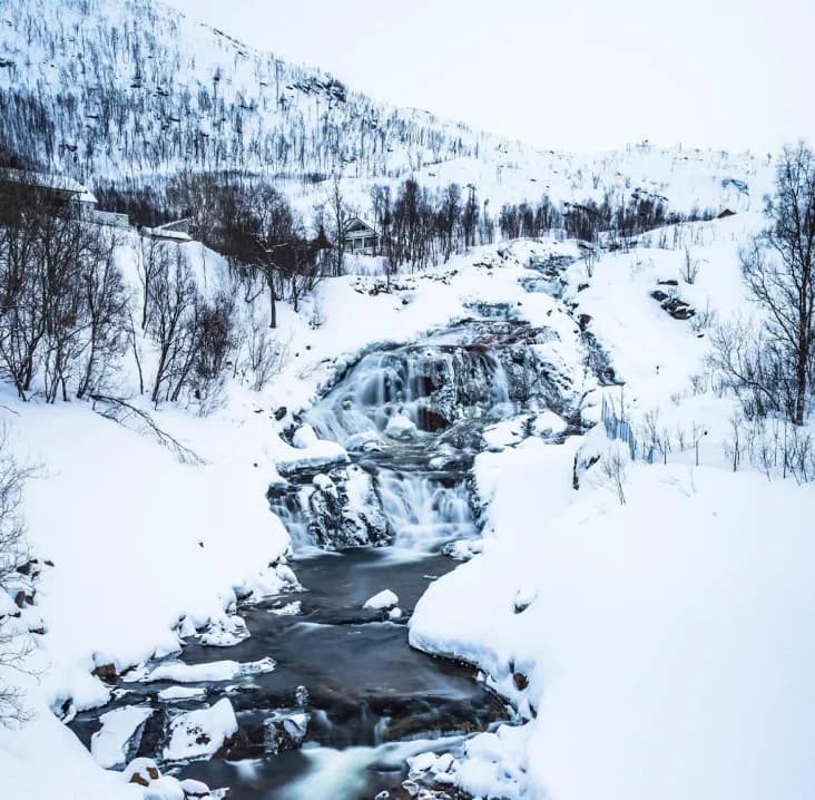 The Frozen Arctic Waterfall ved Ersfjordbotn